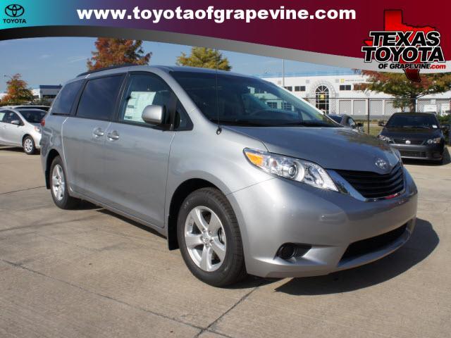 Toyota Sienna 2014 photo 1