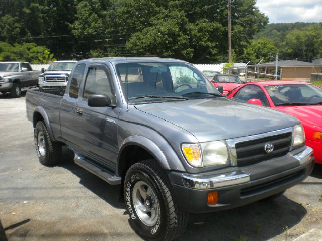 Toyota Tacoma LT Pickup 4D 6 1/2 Ft Pickup Truck