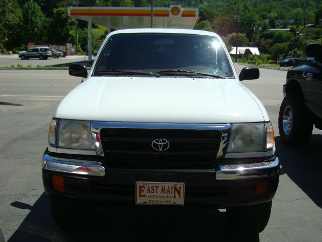 Toyota Tacoma LT Pickup 4D 6 1/2 Ft Pickup Truck