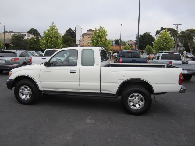 Toyota Tacoma LT Pickup 4D 6 1/2 Ft Pickup Truck