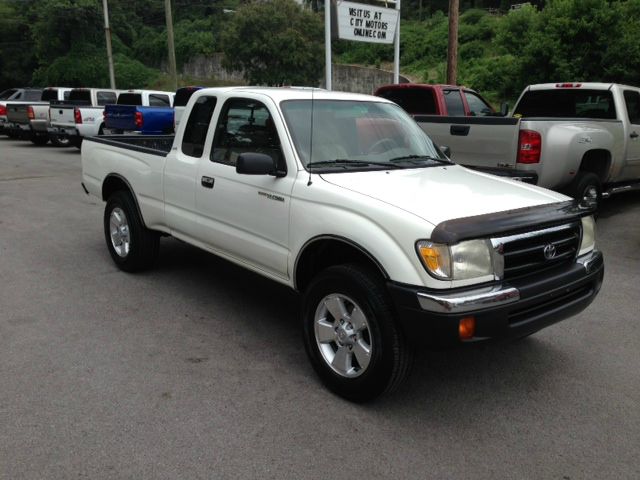 Toyota Tacoma LT Pickup 4D 6 1/2 Ft Pickup Truck