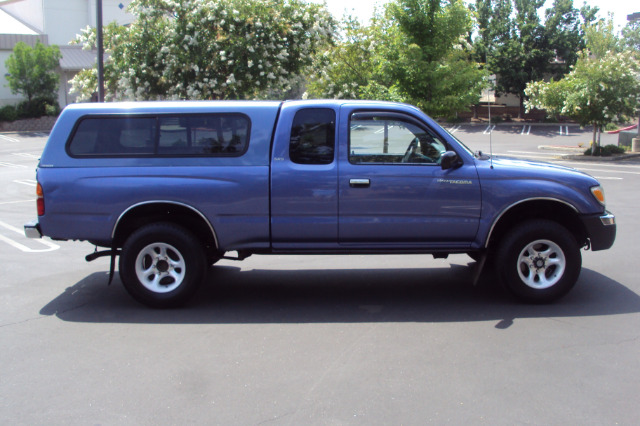 Toyota Tacoma 1999 photo 2