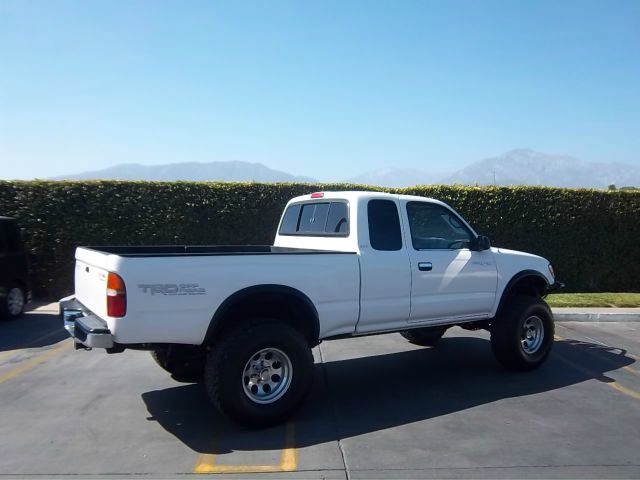 Toyota Tacoma 2000 photo 7