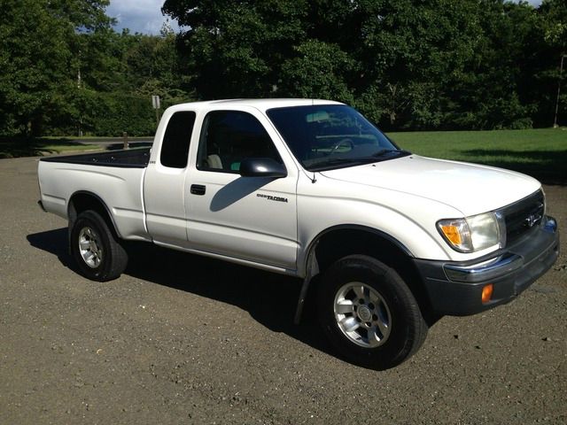 Toyota Tacoma 2000 photo 1