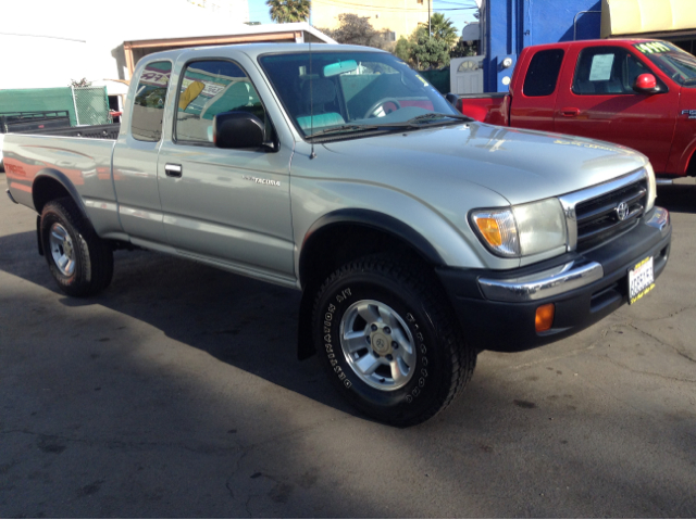 Toyota Tacoma 2000 photo 2