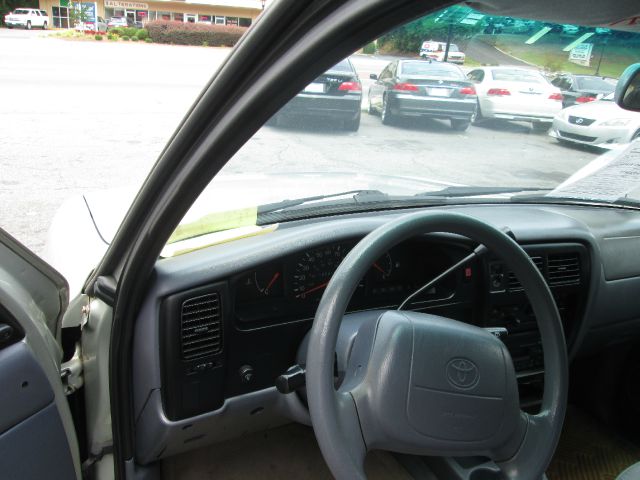 Toyota Tacoma 2000 photo 7