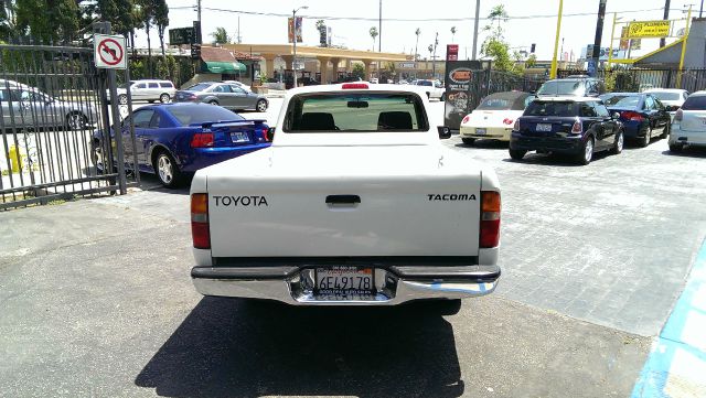 Toyota Tacoma 2000 photo 2