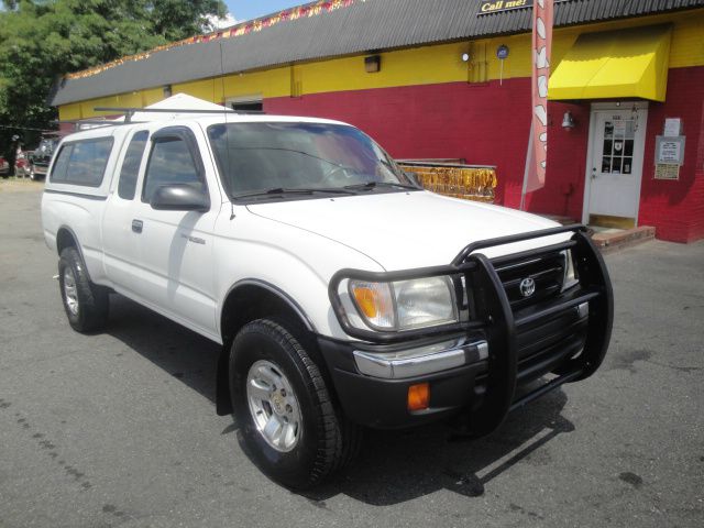 Toyota Tacoma 2000 photo 2