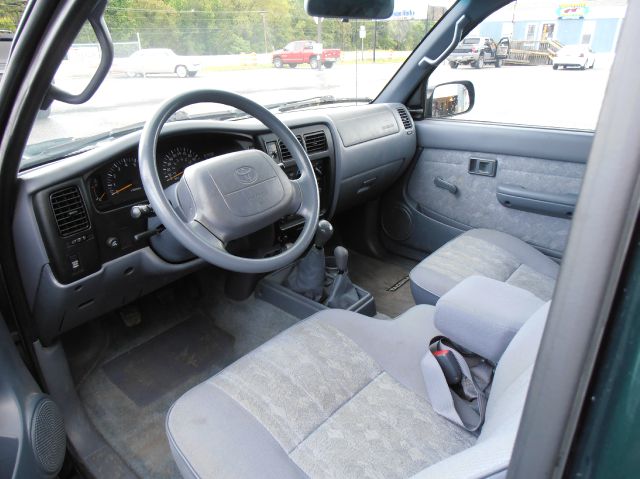 Toyota Tacoma 2000 photo 2