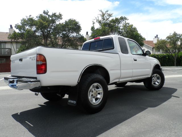 Toyota Tacoma 2000 photo 2