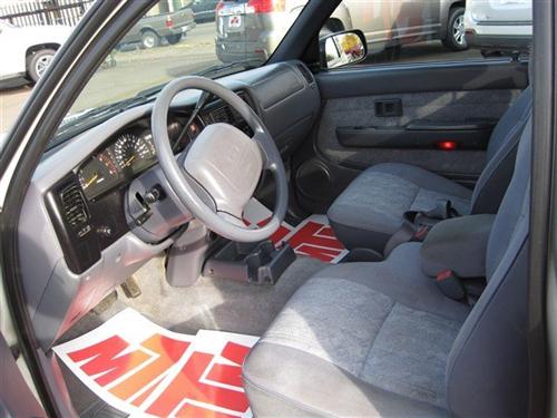 Toyota Tacoma 2000 photo 3