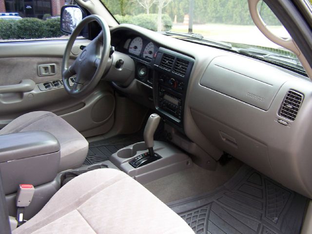 Toyota Tacoma 2003 photo 2