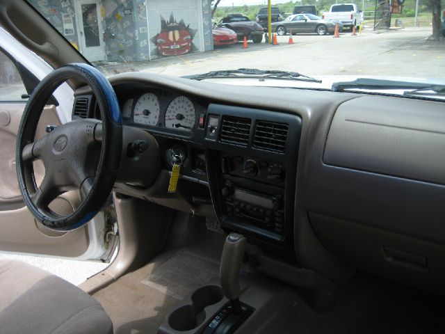 Toyota Tacoma 2003 photo 2