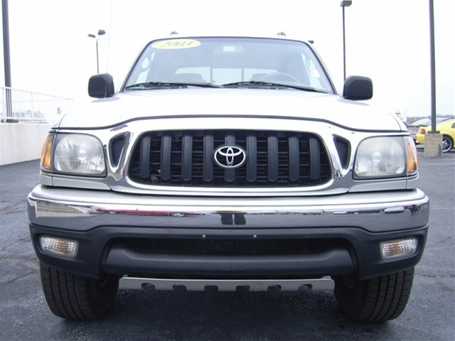 Toyota Tacoma 2003 photo 2