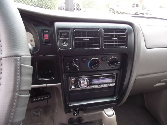 Toyota Tacoma 2003 photo 2