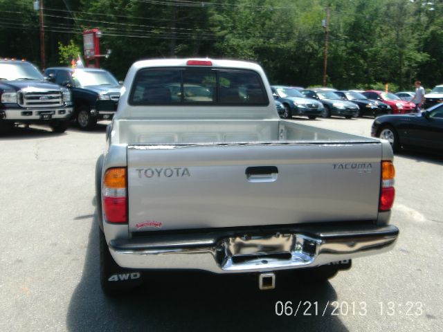 Toyota Tacoma 2004 photo 2