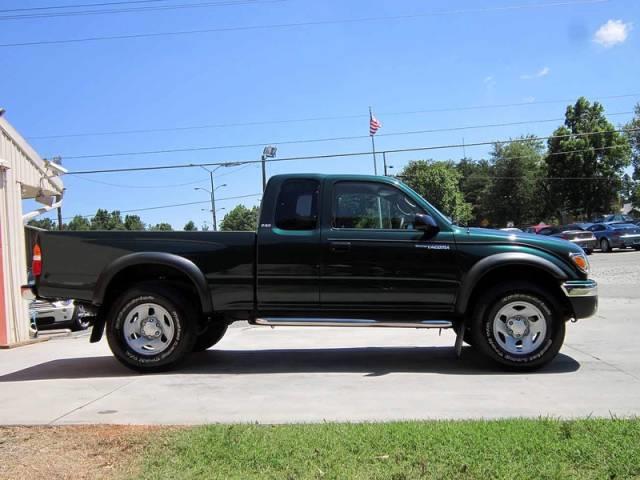 Toyota Tacoma 2004 photo 2