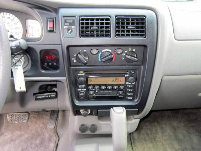 Toyota Tacoma 2004 photo 2