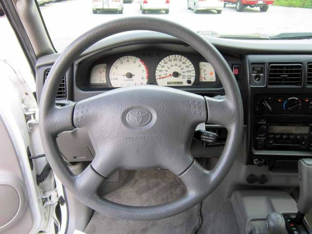 Toyota Tacoma 2004 photo 3