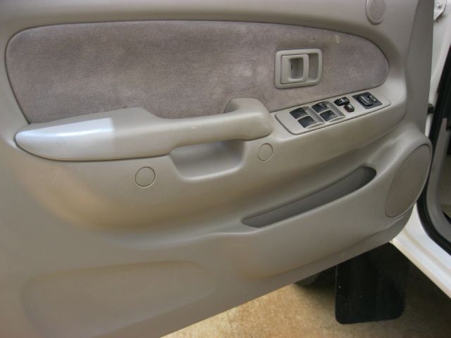 Toyota Tacoma 2004 photo 2