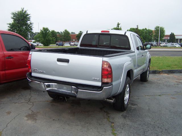 Toyota Tacoma 4dr Sdn Touring Signature RWD Sedan Pickup Truck