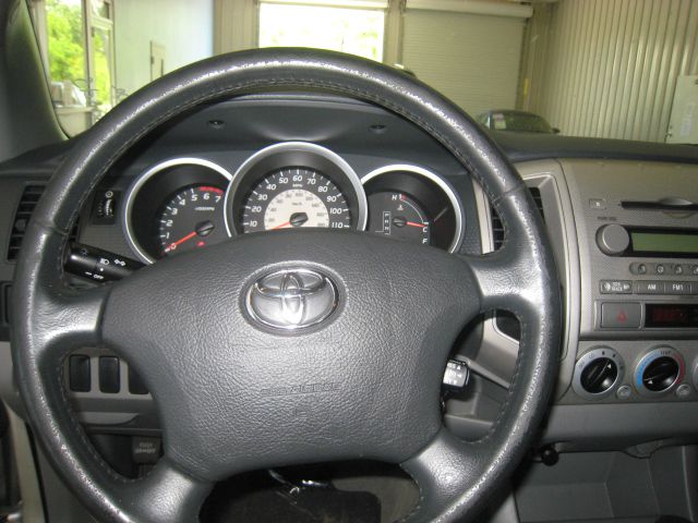 Toyota Tacoma 2005 photo 9