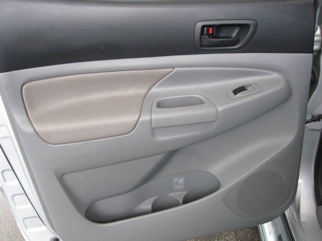 Toyota Tacoma 2005 photo 23