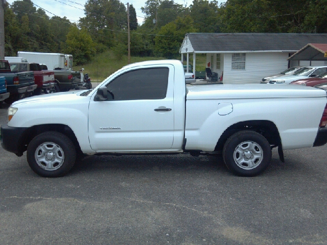 Toyota Tacoma ES 2.4L AUTO Pickup Truck