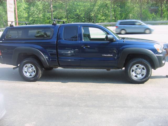 Toyota Tacoma Base Pickup