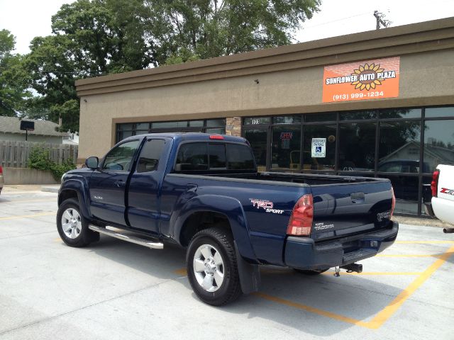 Toyota Tacoma 10553 Pickup Truck