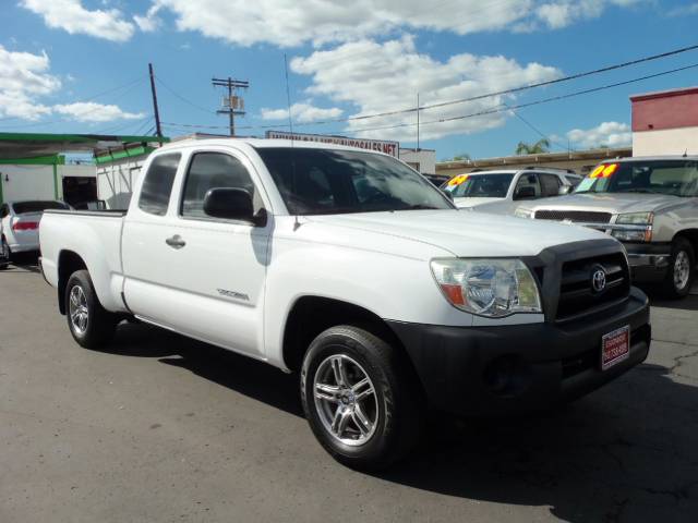 Toyota Tacoma XLT 2WD Pickup