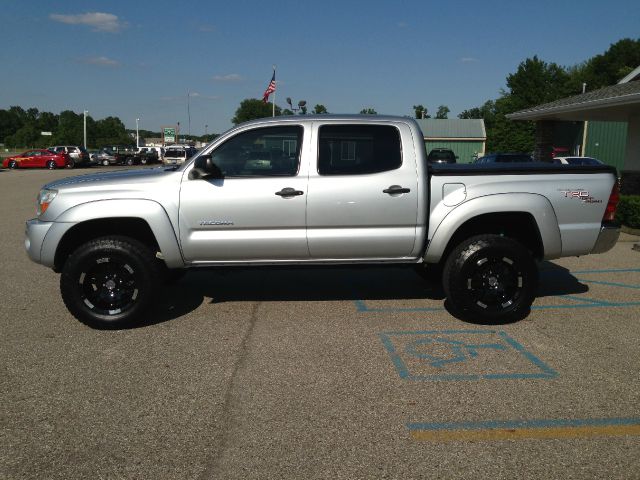 Toyota Tacoma Ext Cab - 4x4 LT At Brookv Pickup Truck