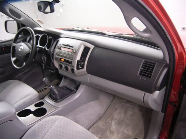 Toyota Tacoma 2010 photo 9