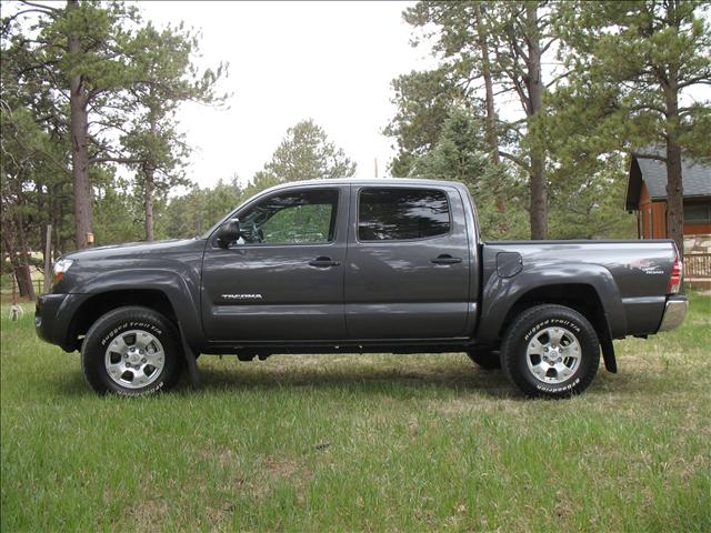 Toyota Tacoma 4dr Sdn SES Sedan Crew Cab Pickup