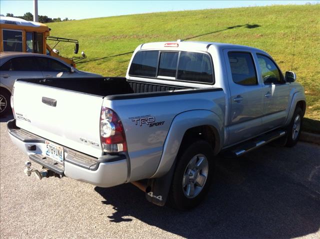 Toyota Tacoma 2010 photo 2