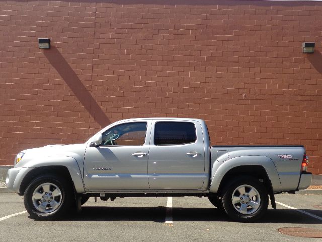 Toyota Tacoma 2011 photo 2