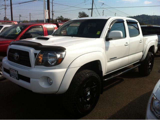 Toyota Tacoma 2011 photo 2