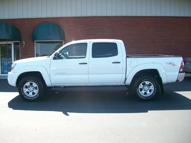 Toyota Tacoma 2011 photo 2