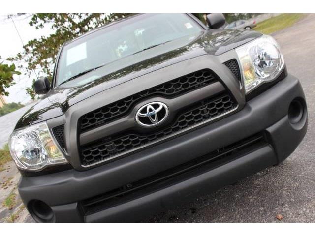 Toyota Tacoma 2011 photo 2