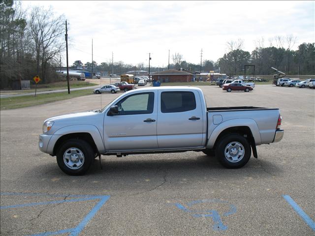 Toyota Tacoma 2011 photo 2