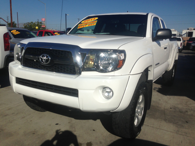 Toyota Tacoma 2011 photo 2