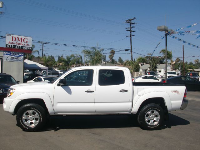 Toyota Tacoma 2011 photo 2