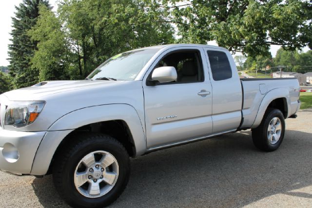 Toyota Tacoma 2011 photo 36