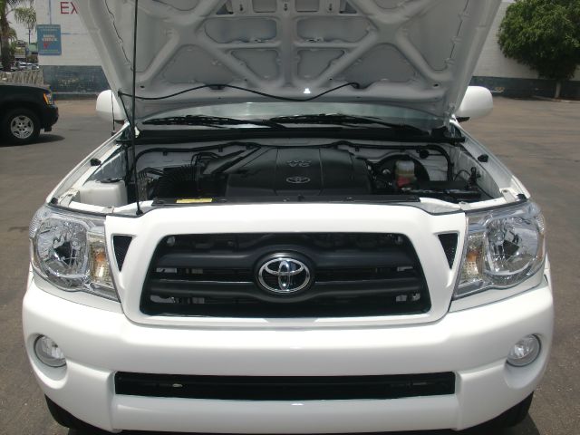 Toyota Tacoma 2011 photo 0
