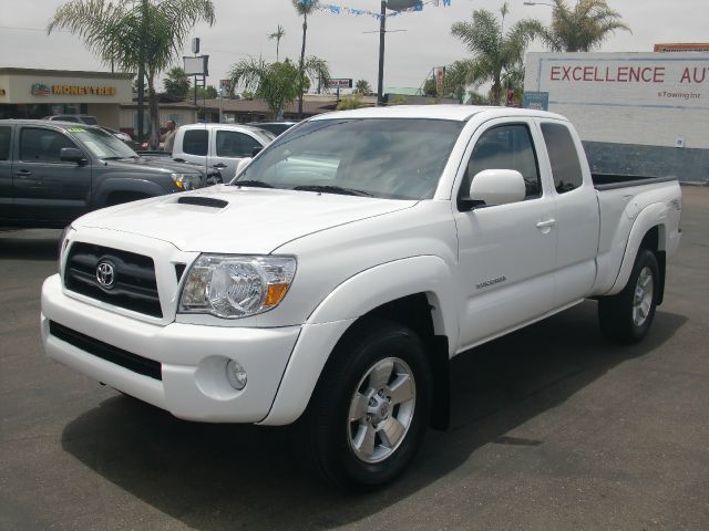 Toyota Tacoma 2011 photo 1