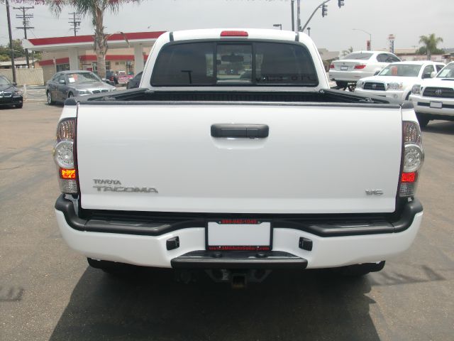 Toyota Tacoma 2011 photo 2