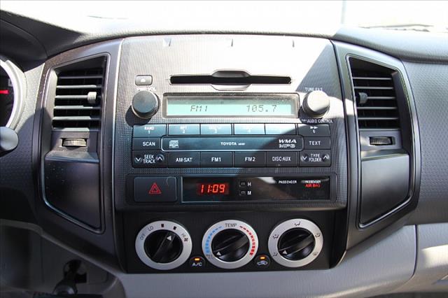 Toyota Tacoma 2011 photo 15