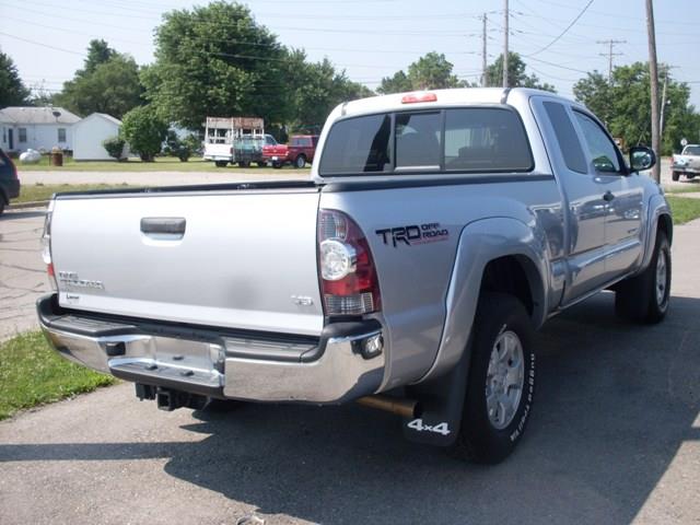 Toyota Tacoma XLT 2WD Pickup Truck