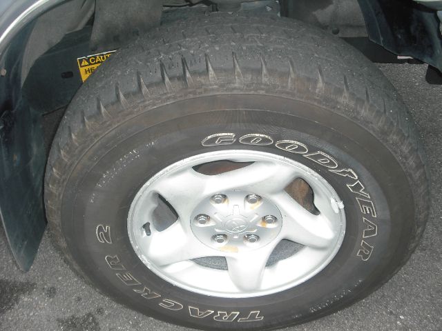 Toyota Tundra 2000 photo 3