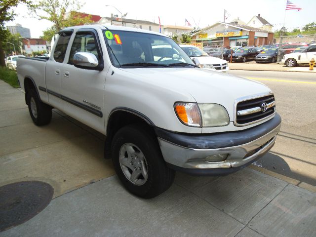 Toyota Tundra Lariat Supercrew 4WD Pickup Truck